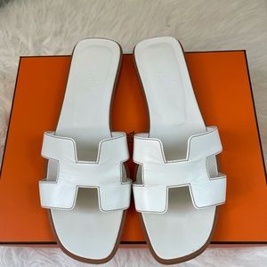 Hermès Oran Sandals in Blanc. Size 39.5 / 9.5 US.